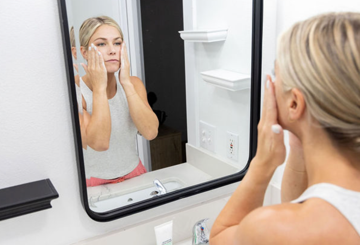 Hyaluronic Hype: The Moisture Magnet for Your Skin!